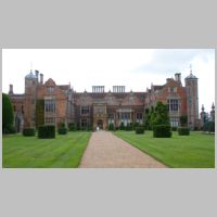 Charlecote Park, photo by Tony Hisgett  on Wikipedia, built in 1558 and extended during the 19th Century.jpg